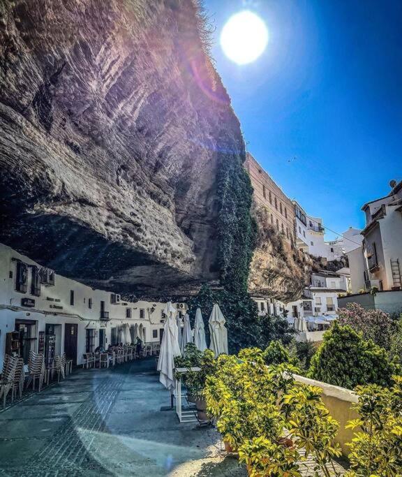 Casa Cueva La Luna Setenil De Las Bodegas Luaran gambar